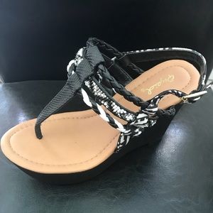 Black snake skin with white accents wedge